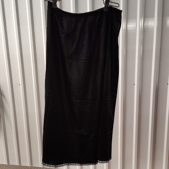 Vintage Vanity Fair Elegant Black Chemise - Picture 1 of 3